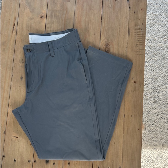 Under Armour Men's Charcoal Chinos, Size 36x30 - Picture 1 of 7